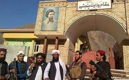 سخنگوی وزارت دفاع طالبان گزارشها در مورد زخمی شدن ملا قیوم ذاکر در پنجشیر را تکذیب میکند