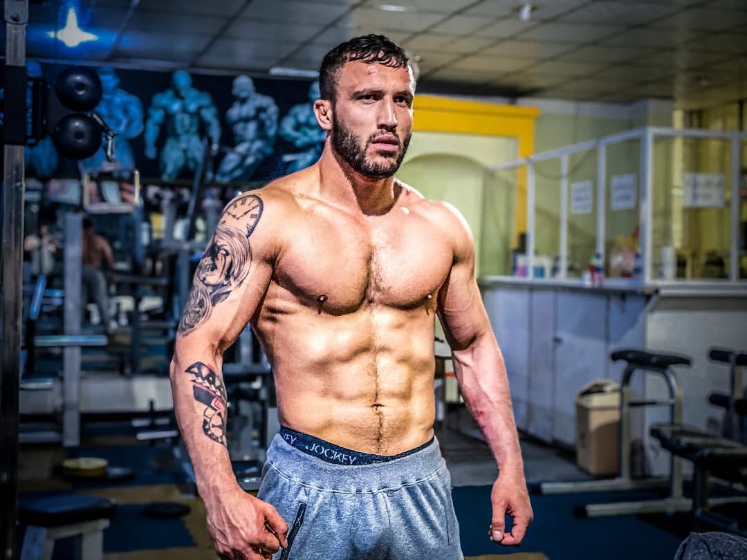 جدال تازه در نیوکاسل؛ فرامرز محمد مبارز افغان، مقابل رایان کمپل از اسکاتلند مبارزه می‌کند