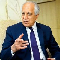 خلیلزاد د حزب اسلامي مشر حکمتیار «د کابل قصاب» بللی