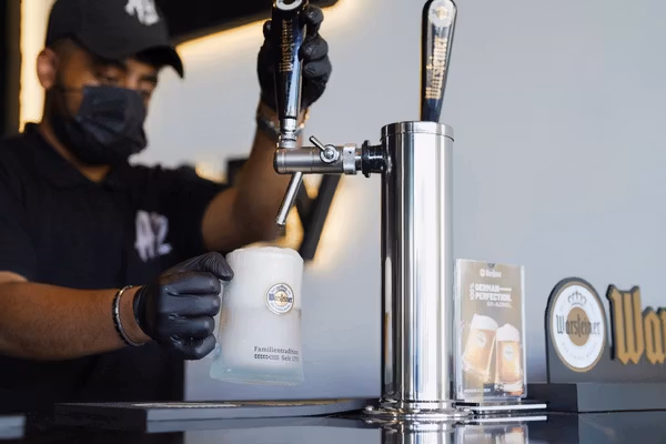 عربستان سعودی سه فروشگاه جدید مشروبات الکلی برای غیرمسلمانها افتتاح میکند