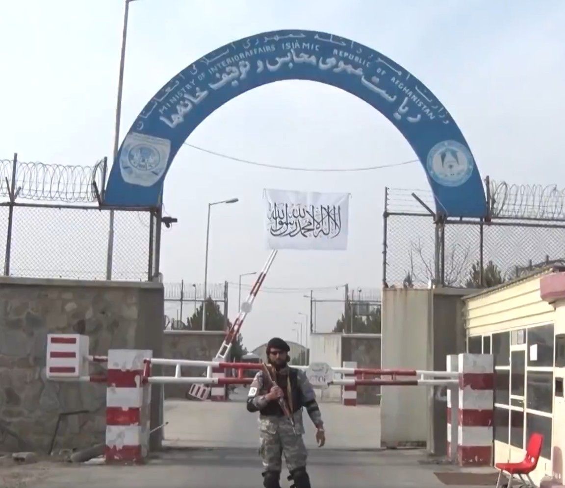 طالبان از گفت‌وگو با کشورها برای بازگرداندن زندانیان افغان خبر داد