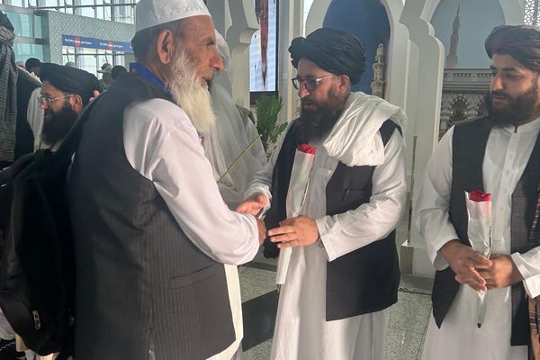 انتقال ۷ هزار زائر افغان به عربستان؛ «حجاج سرگردان ماندهاند»