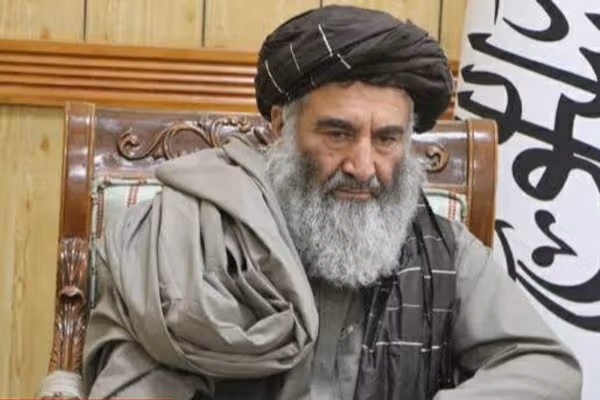د طالبانو د کندهار والي له دوه کلن ځنډ وروسته له خبریالانو سره ناستـه کړې