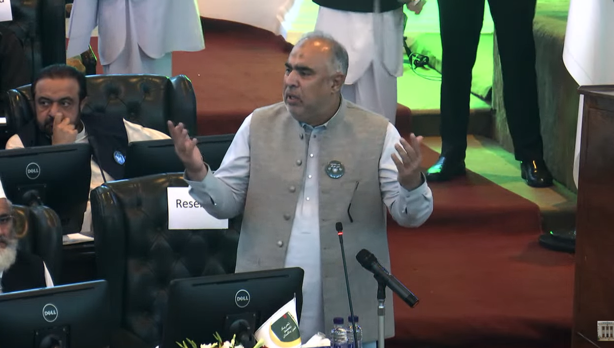 اسد قیصر: د خیبر پښتونخوا پښتانه له افغانستان پرته نه شي پایېدای 