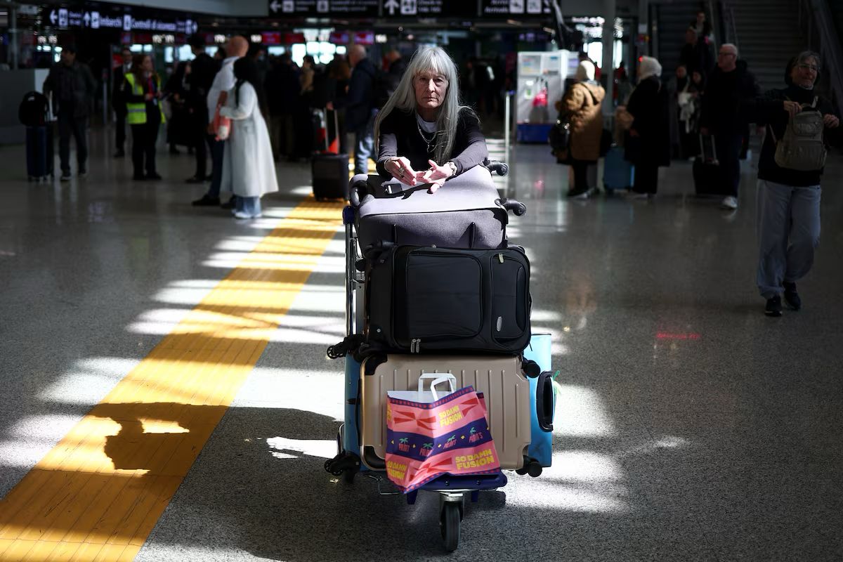 د لندن هیټرو هوايي ډګر د اور له امله په نړیوالو الوتنو کې ګډوډي رامنځته شوې