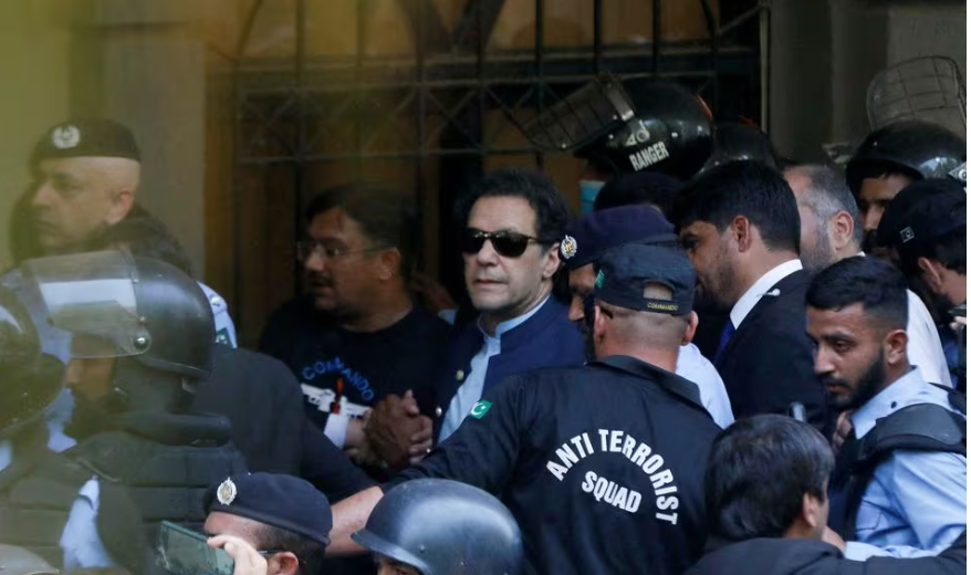 عمران خان خواهان احضار سفیر امریکا و جنرال باجوا در جلسه دادگاهش شد