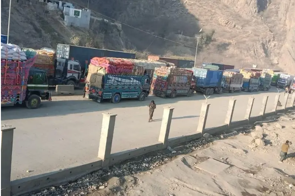 Taliban & Pakistan Impose Restrictions At Torkham Border Crossing