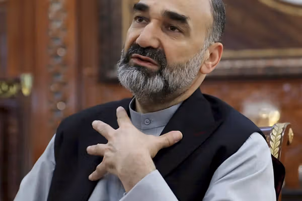 عطا محمد نور طالبانو ته: امریکايي زنداني مو د انسانیت لپاره خوشې کړ که د ټرمپ له وېرې؟