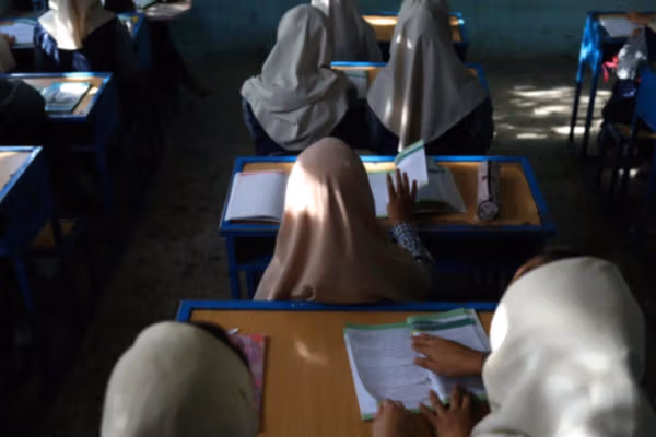 ۱۳ کلنې نجونې چې د طالبي زخمونو درد یې پر زړونو نقش دی