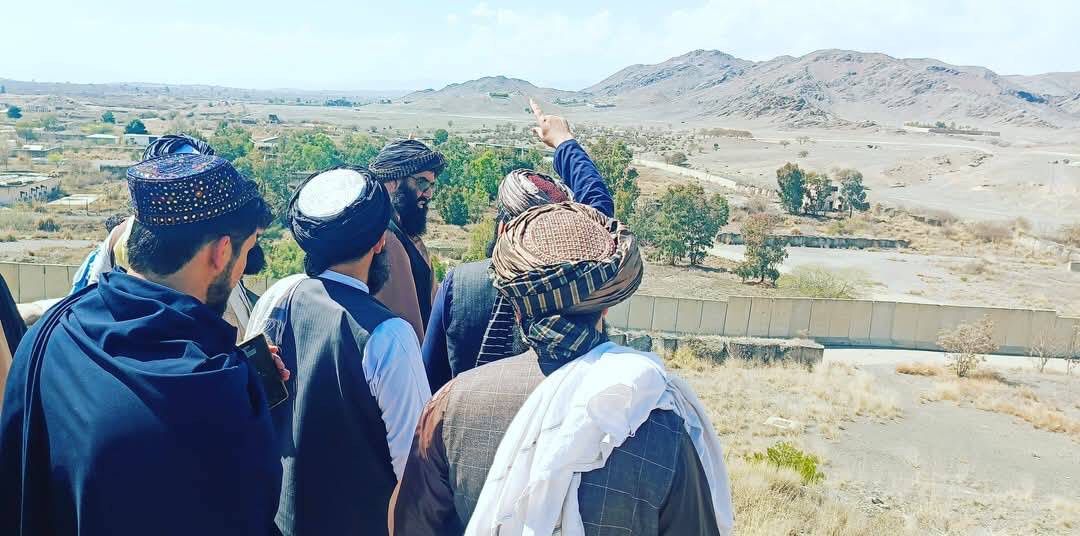 پر ګوخې دښتې له شخړې وروسته؛ طالبان د خوست په صحراباغ دښته کې خپلو جنګیالیو ته نومرې وېشي