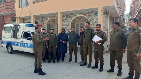 د افغان کډوالو د نیولو لړۍ دوام؛ پاکستاني پولیسو په پنجاب ایالت کې ۲۰ کډوال نیولي دي