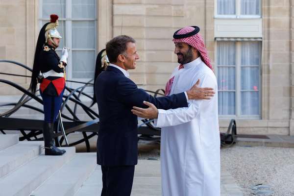 مکرون: د محمد بن سلمان سفر د فرانسې او سعودي عربستان په اړیکو کې مهم پړاو دی