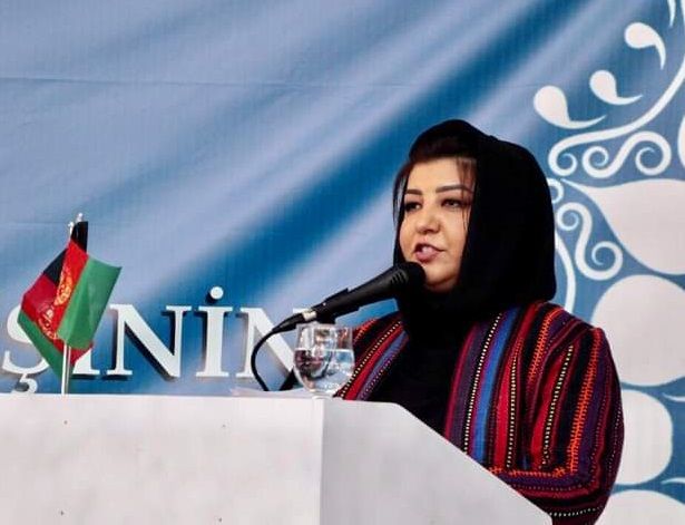 راحله دوستم: د لوحې په لرې کولو ازبکي ژبه له افغانستان نه څوک نه شي محو کولای