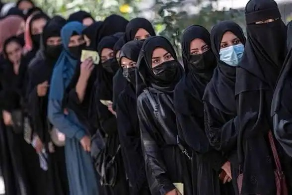 خمس سنوات من الحرمان.. الفتيات الأفغانيات ما زلن محرومات من التعليم الثانوي