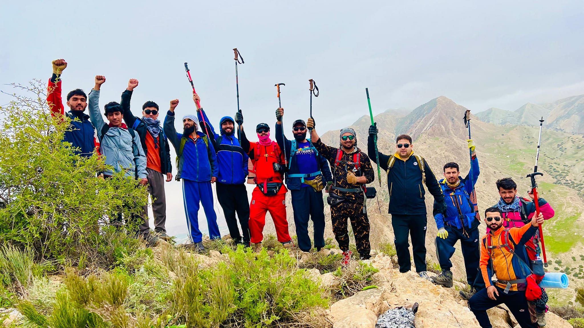 صعود موفق کوهنوردان تیم «اتحاد نوشاخ» به قله جانورکوه ولایت بلخ