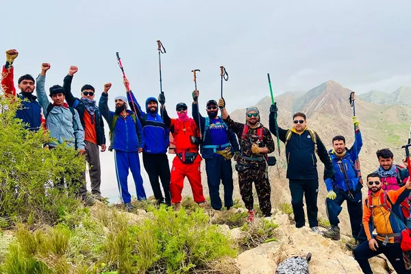 صعود موفق کوهنوردان تیم «اتحاد نوشاخ» به قله جانورکوه ولایت بلخ