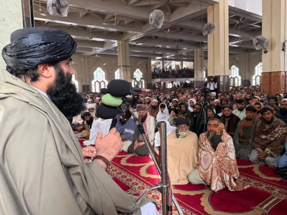 حقاني يقرّ بأن طالبان تعتمد الإذلال والعنف والترهيب في الحكم