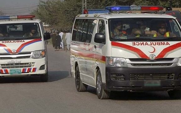 پاکستان کې د مساپرو د یوه بس او باروړونکي موټر د ټکر له امله پنځه تنه مړه او ګڼ ټپیان شوي