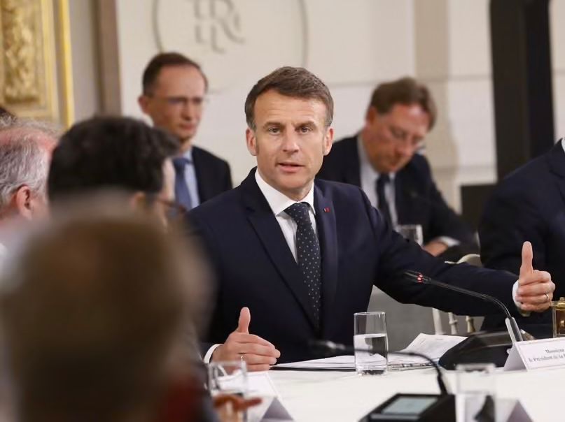 مکرون اروپایي شرکتونو ته ویلي، چې په امریکا کې پانګونه بنده کړئ