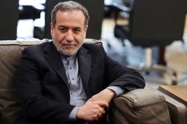 عباس عراقچی: انگشت به ماشه آمادهایم