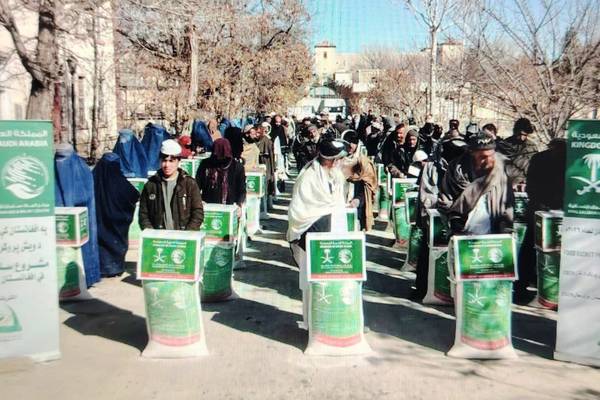 د ملک سلمان خیریه بنسټ په پکتیا کې پر اړمنو کورنیو خوراکي توکي وېشلي