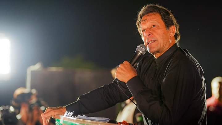 نخست‌وزیر پاکستان برای محافظت از عمران خان ده‌ها مامور امنیتی گماشت