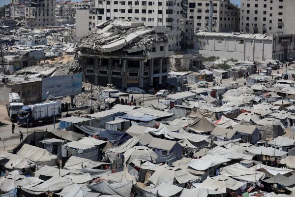 قُتل ما لا يقل عن ٧٠ شخصاً في غزة خلال الساعات الأربع والعشرين الماضية