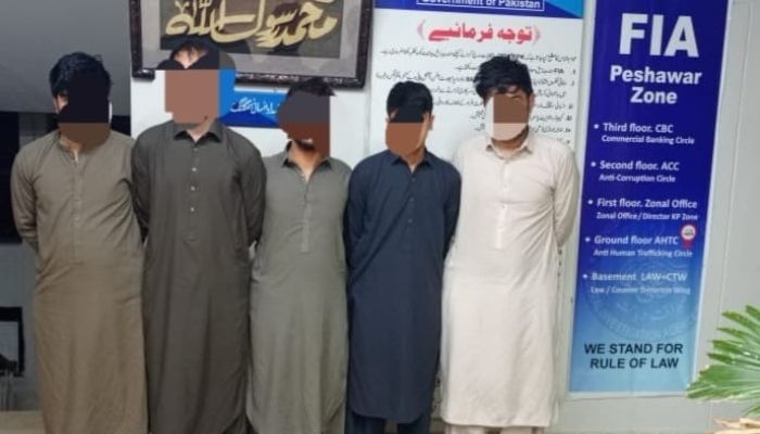 د پاکستان د فدرالي څېړنو ادارې په پېښور کې پنځه افغانان د جعلي اسنادو په تور نیولي دي