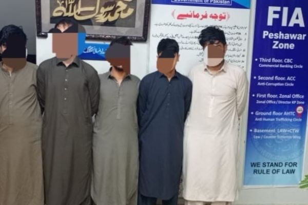 د پاکستان د فدرالي څېړنو ادارې په پېښور کې پنځه افغانان د جعلي اسنادو په تور نیولي دي