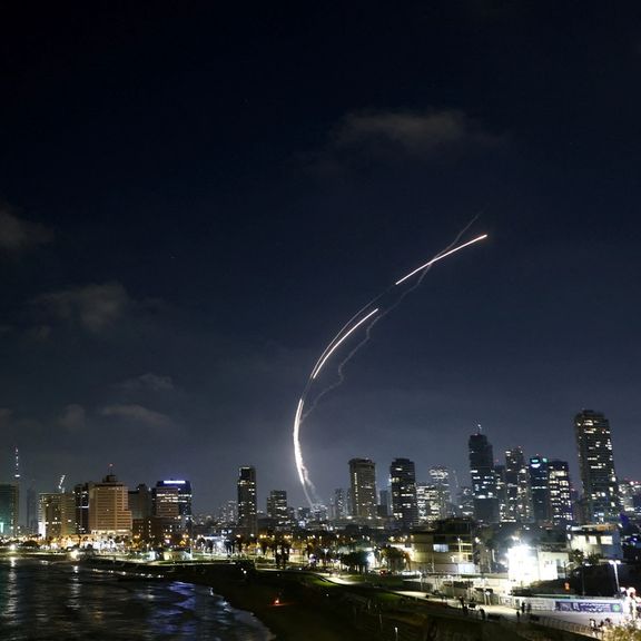 ایران در واکنش به حملات اسرائیل «صدها» موشک بهسوی این کشور شلیک کرد