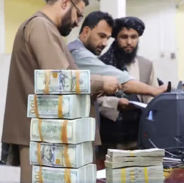 تحقيق جديد: تحويل نحو 1.4 مليار دولار من المساعدات لأفغانستان عبر قنوات سرية