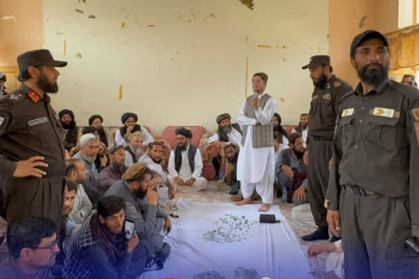 په نورستان کې۲۴۲ کیلوګرامه بېروج ډبرې په نږدې ۲۵ میلیونه افغانۍ وپلورل شوې