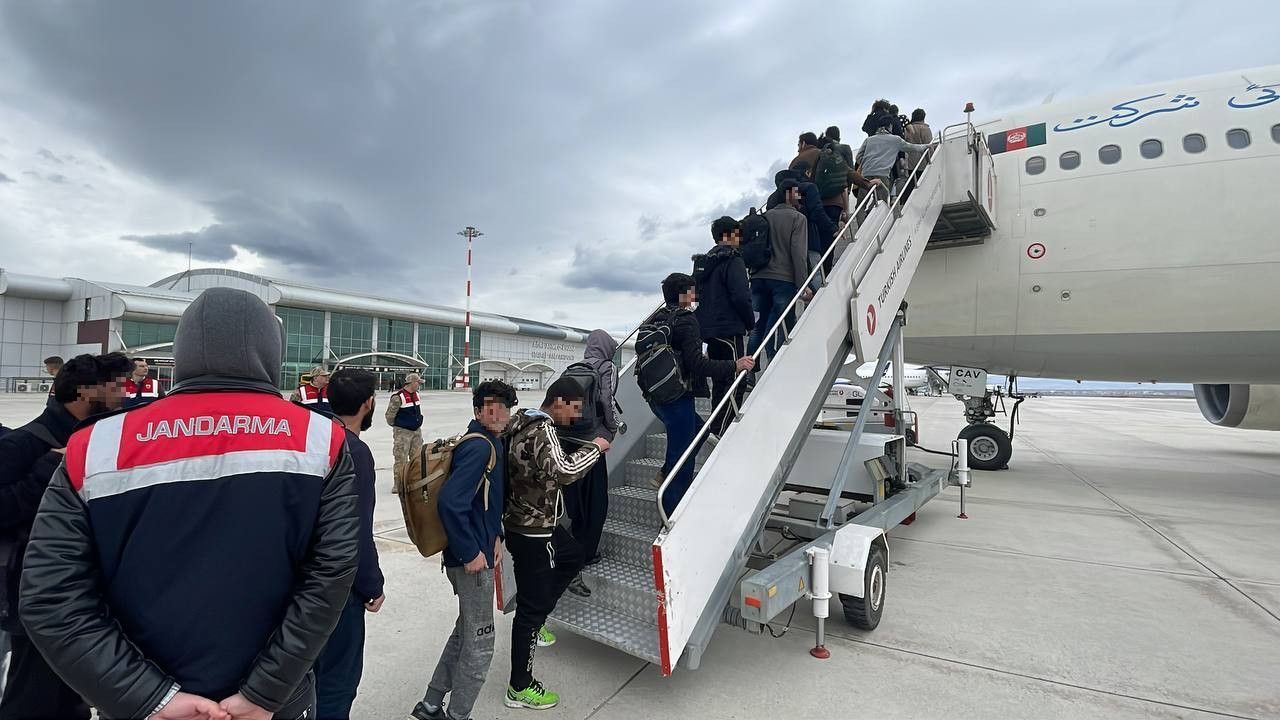 ترکیه ۳۶۵ پناهجو را به افغانستان بازگردانده است