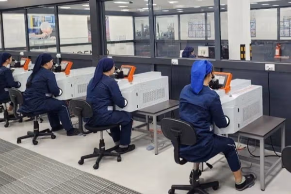 طلای خام افغانستان در اوزبیکستان پالایش میشود