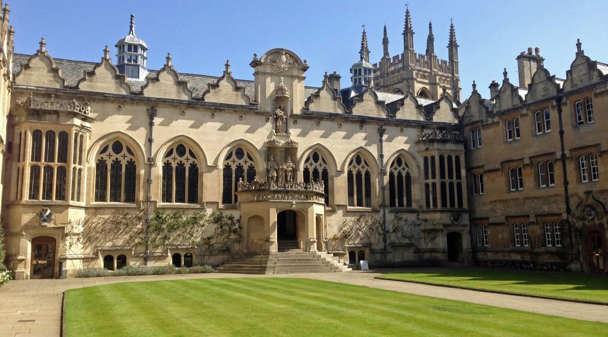 زن افغان به کمک بنیاد یلدا حکیم به دانشگاه آکسفورد راه یافت