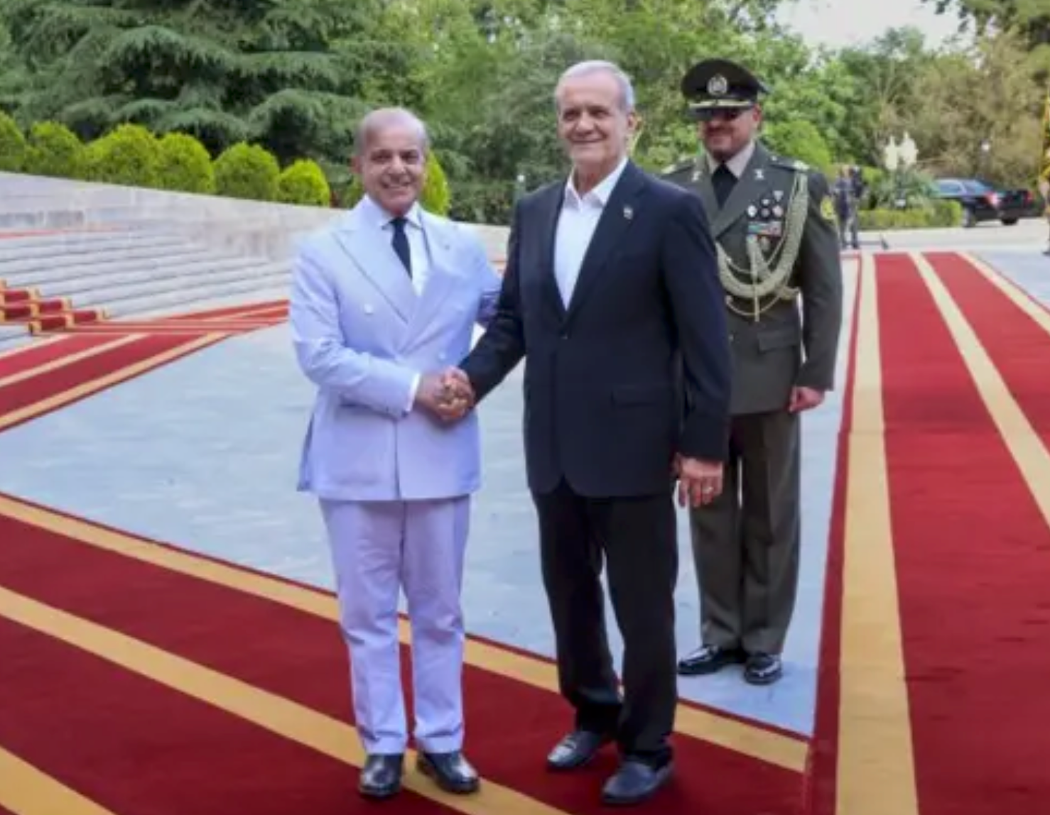 شهباز شریف د ایران له ولسمشر سره د سيمې د بدلېدونکي حالت په اړه ټېلیفوني خبرې وکړې