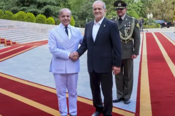 شهباز شریف د ایران له ولسمشر سره د سيمې د بدلېدونکي حالت په اړه ټېلیفوني خبرې وکړې