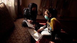 عسل برای طالبان و شوکران برای دختران؛ ۱۰۰۰ روز تعامل جهان با گروهی که مکتبها را بسته است