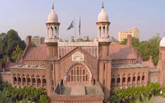 پاکستان کې یو کس د لومړۍ مېرمنې له اجازې پرته د دویم واده په جرم په ۷ میاشتې بند محکوم شو