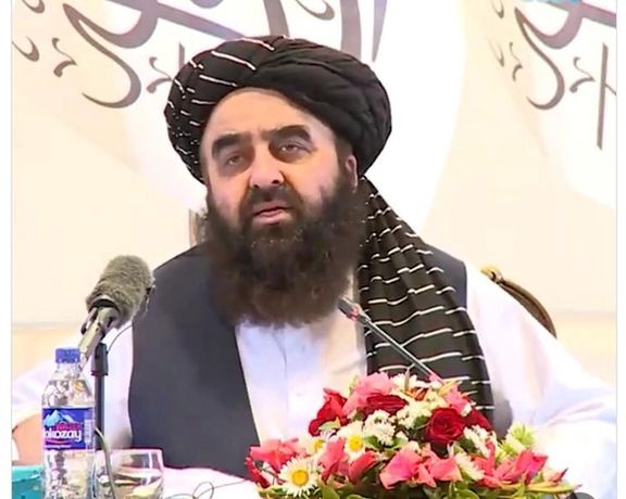 متقي: هېوادونه دې د افغان کډوالو په ستنولو کې له زغم او احتیاط کار واخلي