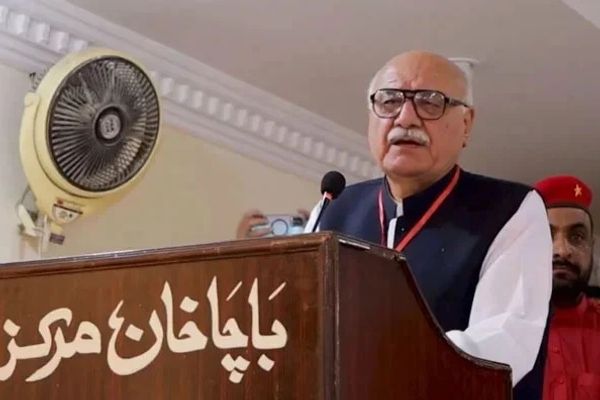 میا افتخار حسین: د امنیت په نامه د پښتنو د اقتصاد ملا ماته شوې ده