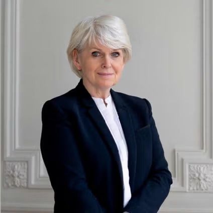 د بشري حقونو په چارو کې د فرانسې سفیره: افغان مېرمنې باید په هره پرېکړه کې رول ولري