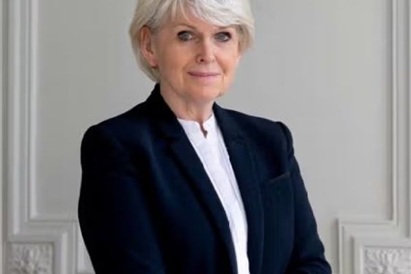 د بشري حقونو په چارو کې د فرانسې سفیره: افغان مېرمنې باید په هره پرېکړه کې رول ولري