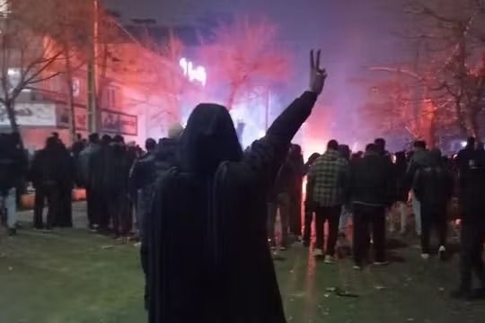 قطع بیش از ۳۰۰ ساعت اینترنت در ایران؛ «جهان نظارهگر است»