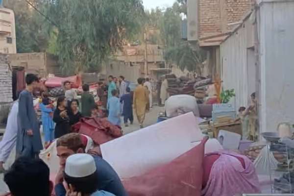 اعتراض باشندگان انگورباغ ننگرهار به دستور تخلیه خانهها وارد سومین روز شد