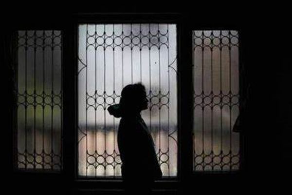 پاکستان کې پر یوې ښځې د هغې د خاوند مخې ته ډلهییز جنسي تېری شوی