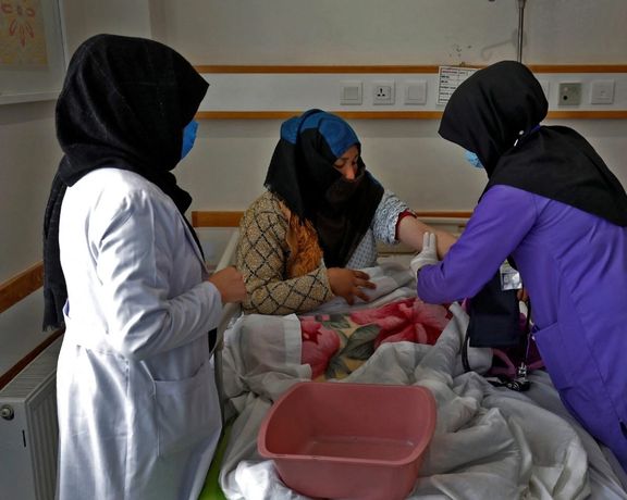 بریتانیا میگوید ممنوعیت تحصیلات پزشکی دختران برای سلامت زنان و کودکان افغان فاجعهبار است