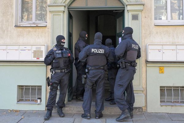 Switzerland Resumes Deportation Of Afghan, Ukrainian 'Criminal Migrants'