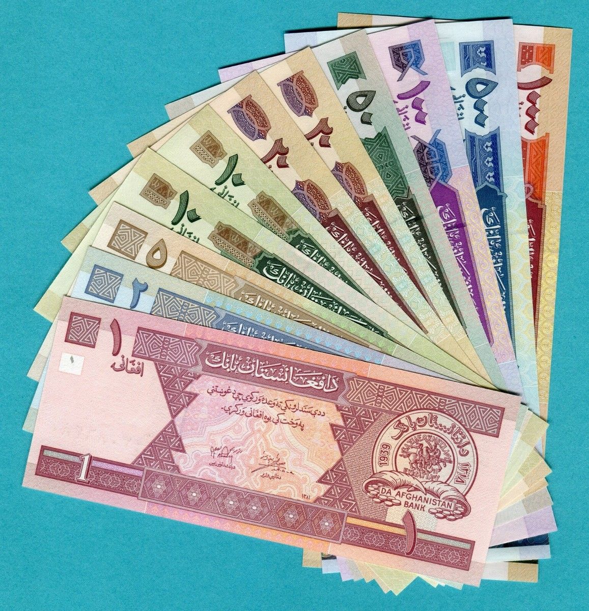 فراه کې د‌ طالبانو امربالمعروف محتسبینو ۳کسان د جعلي افغانیو د کارولو په تور نیولي