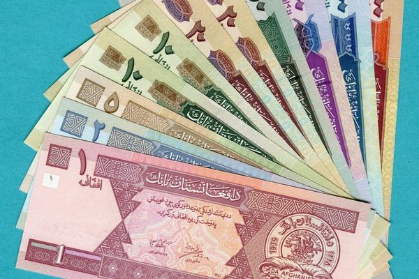 فراه کې د طالبانو امربالمعروف محتسبینو ۳کسان د جعلي افغانیو د کارولو په تور نیولي